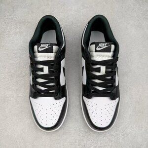 A Comprehensive Analysis of Dunk Shoes: From Basketball Courts to Street Fashion